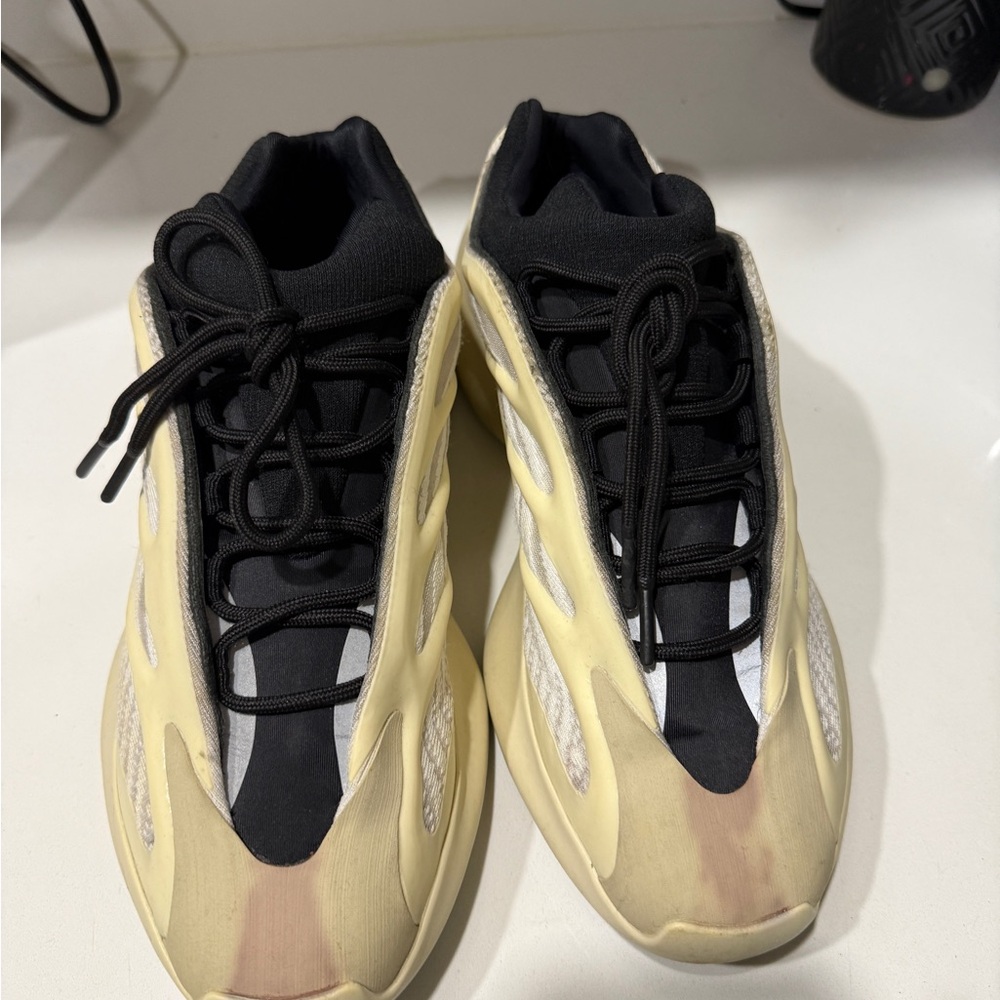 Yeezy 700 v3 Azael